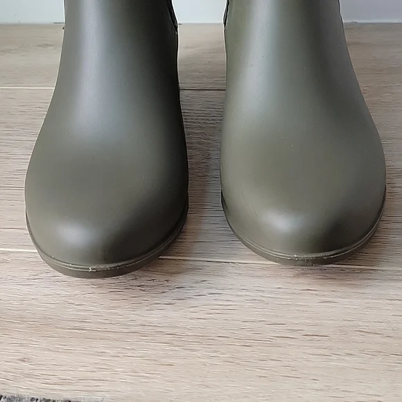 Chelsea Rain Boots, green, size 7 - Picture 5 of 10